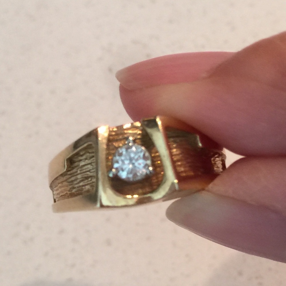 14k gold ring size 9 with diamond.